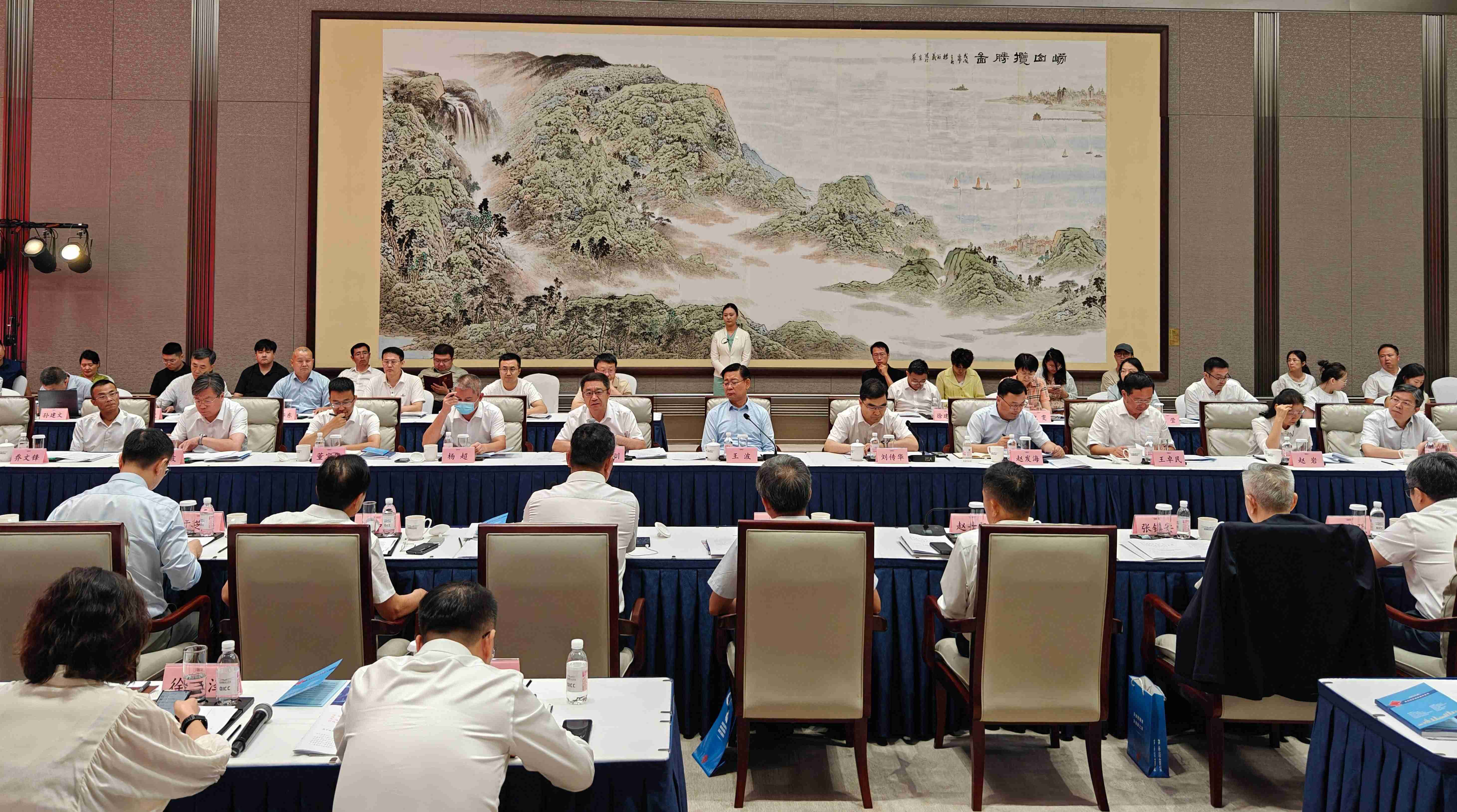 會(huì)場(chǎng)-領(lǐng)導(dǎo)(1)(1).jpg 會(huì)場(chǎng)-領(lǐng)導(dǎo)(1)(1).jpg